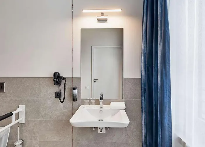 H2 3* 杜塞尔多夫